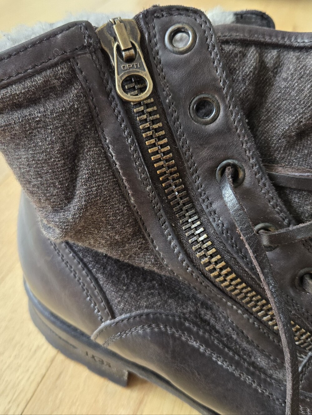 UGG Collection Mens Italian Black/Gray Leather Lace-Up Ankle Boots with Side Zip